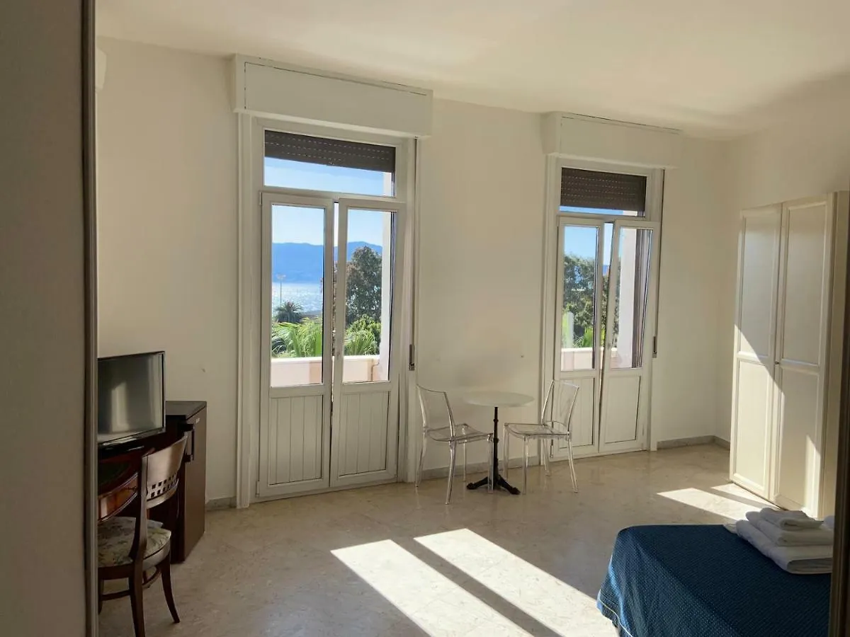 Hotel Lungomare Reggio Calabria 3*,  Italia